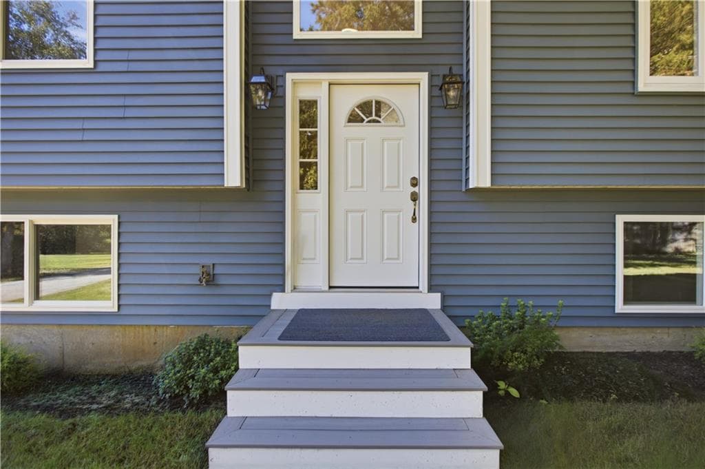 Single Family Residence at 174 Ten Rod Road, Exeter, photo 9 of 41