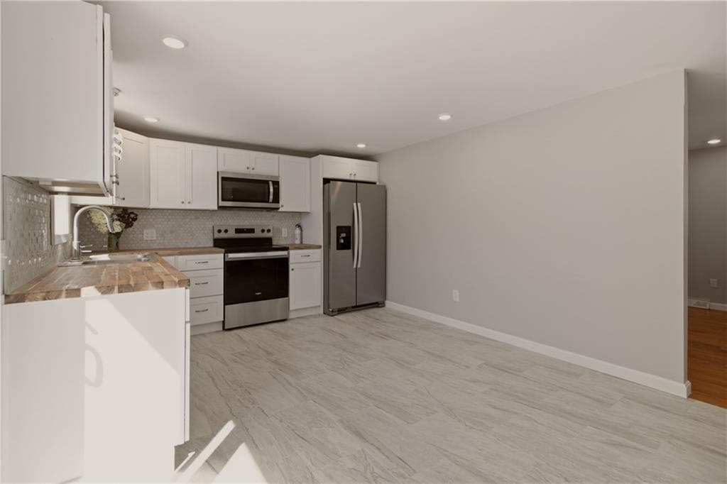 Single Family Residence at 174 Ten Rod Road, Exeter, photo 14 of 41