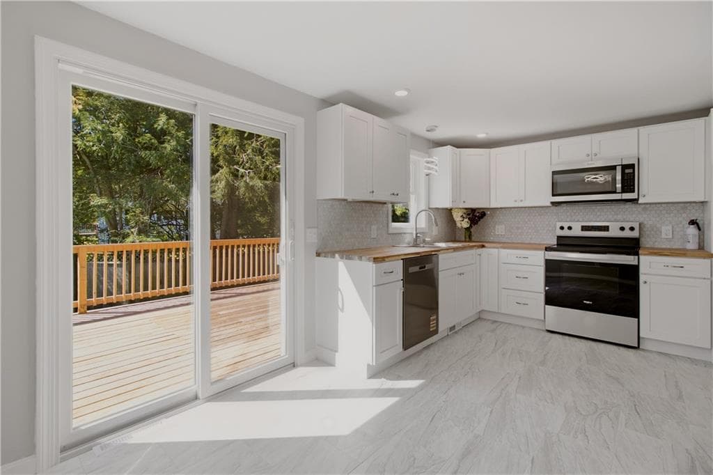 Single Family Residence at 174 Ten Rod Road, Exeter, photo 11 of 41