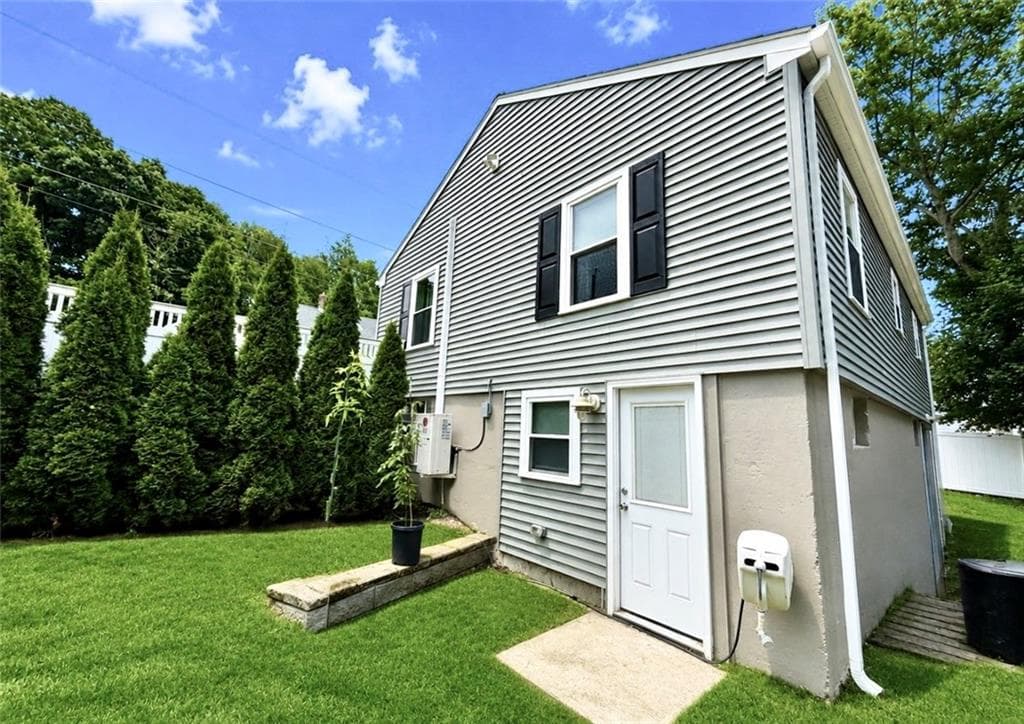 Single Family Residence at 10 Biltmore Avenue, Cumberland, photo 2 of 21
