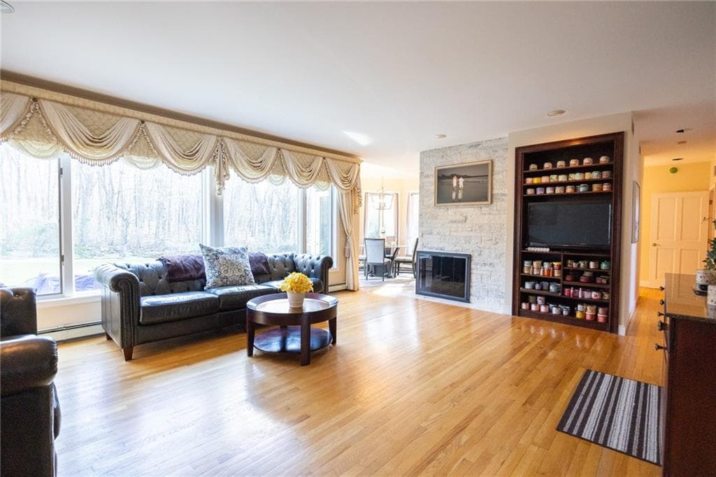 Single Family Residence at 40 Suffolk Way, Lincoln, photo 20 of 49