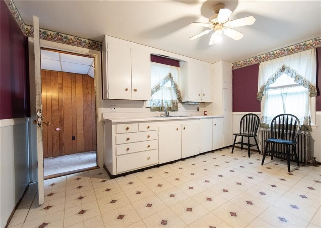 Single Family Residence at 28 Hayward Road, Warwick, photo 10 of 27
