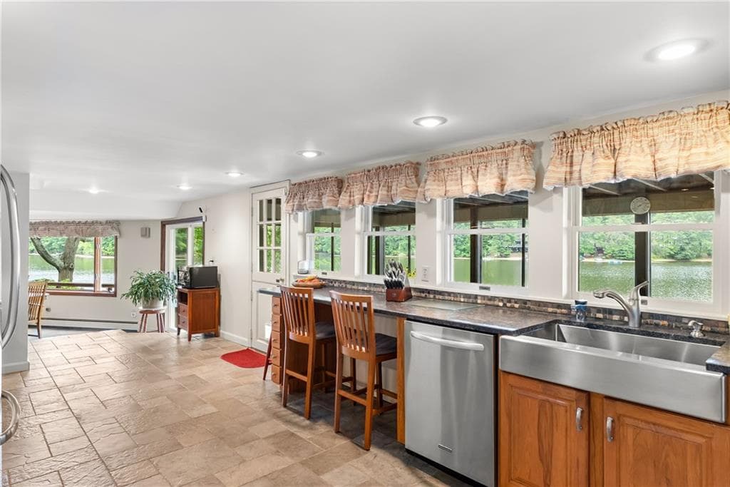 Single Family Residence at 290 Oakridge Avenue, North Attleboro, photo 13 of 49