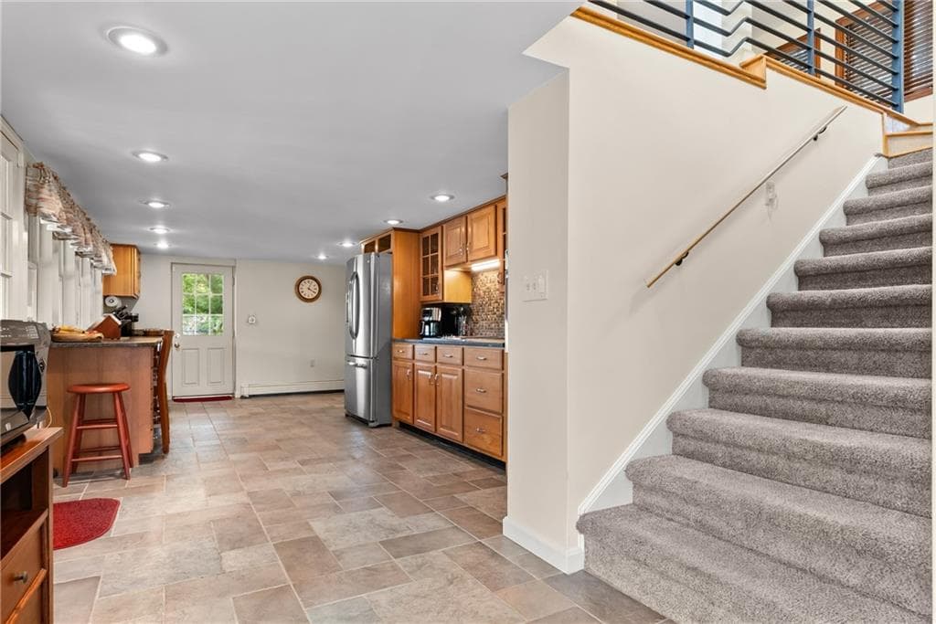 Single Family Residence at 290 Oakridge Avenue, North Attleboro, photo 12 of 49