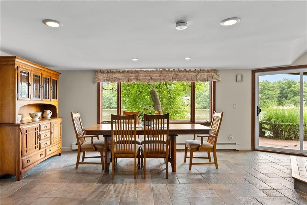 Single Family Residence at 290 Oakridge Avenue, North Attleboro, photo 9 of 49