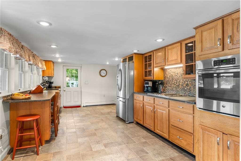 Single Family Residence at 290 Oakridge Avenue, North Attleboro, photo 15 of 49