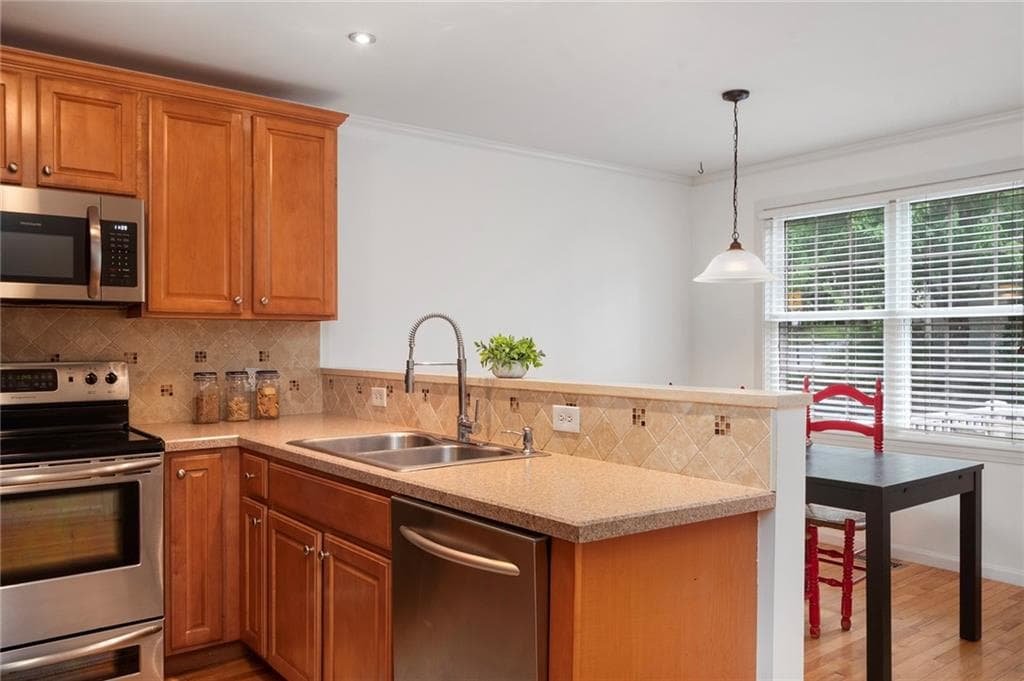 Condominium at 4 Unity Street, Pawtucket, photo 10 of 32