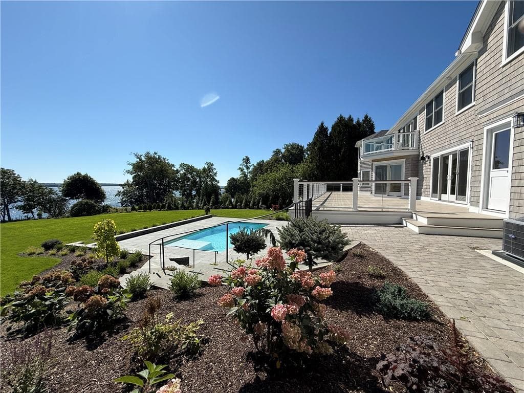 Single Family Residence at 125 Heidi Drive, Portsmouth, photo 5 of 46