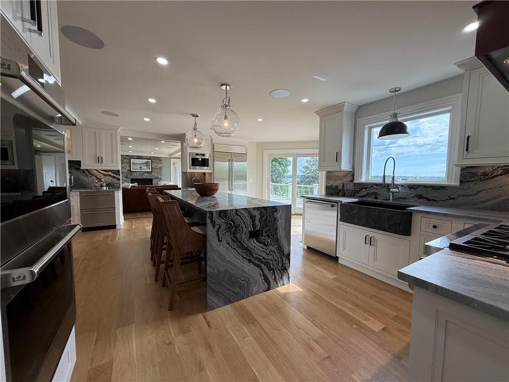 Single Family Residence at 125 Heidi Drive, Portsmouth, photo 14 of 46