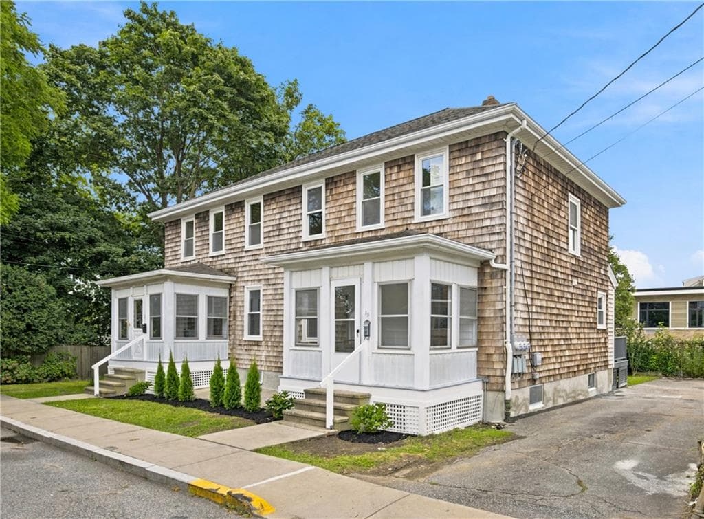 Condominium at 19 Princeton Street, Newport, photo 3 of 31