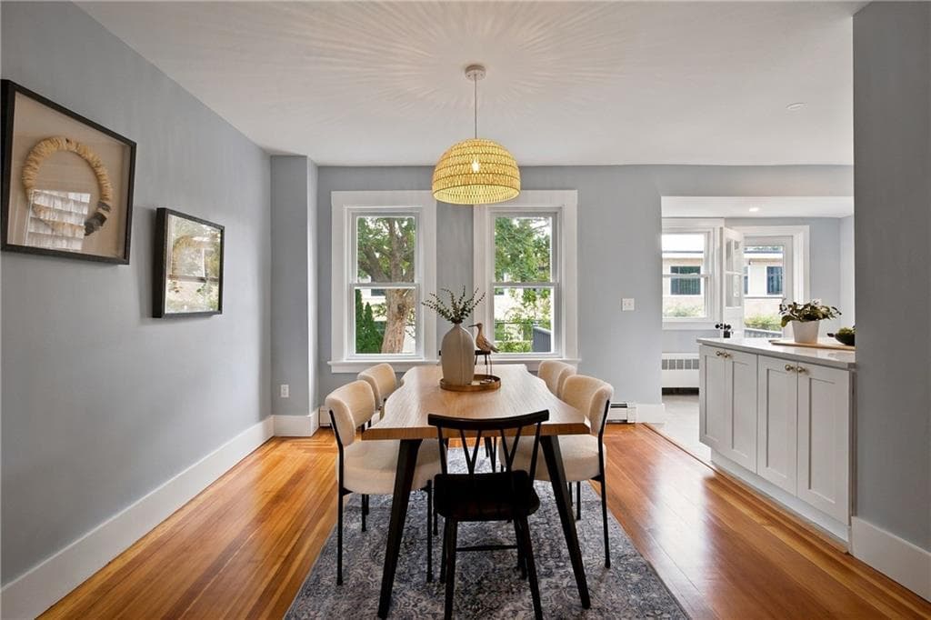 Condominium at 19 Princeton Street, Newport, photo 11 of 31