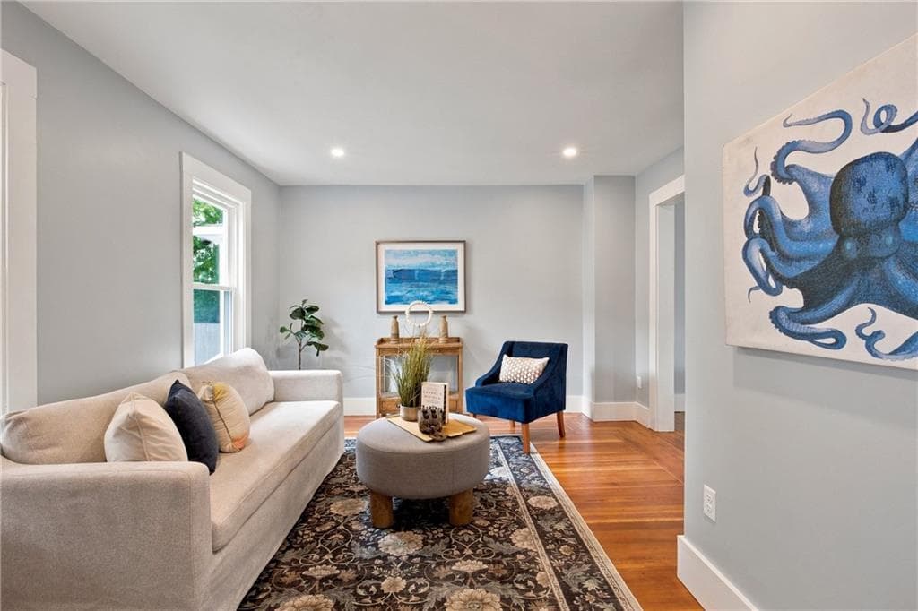 Condominium at 19 Princeton Street, Newport, photo 8 of 31