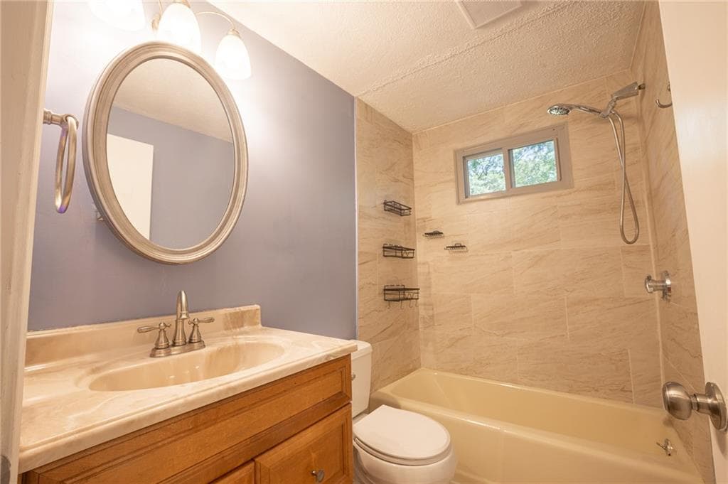 Single Family Residence at 20 Watercress Court, Coventry, photo 16 of 37
