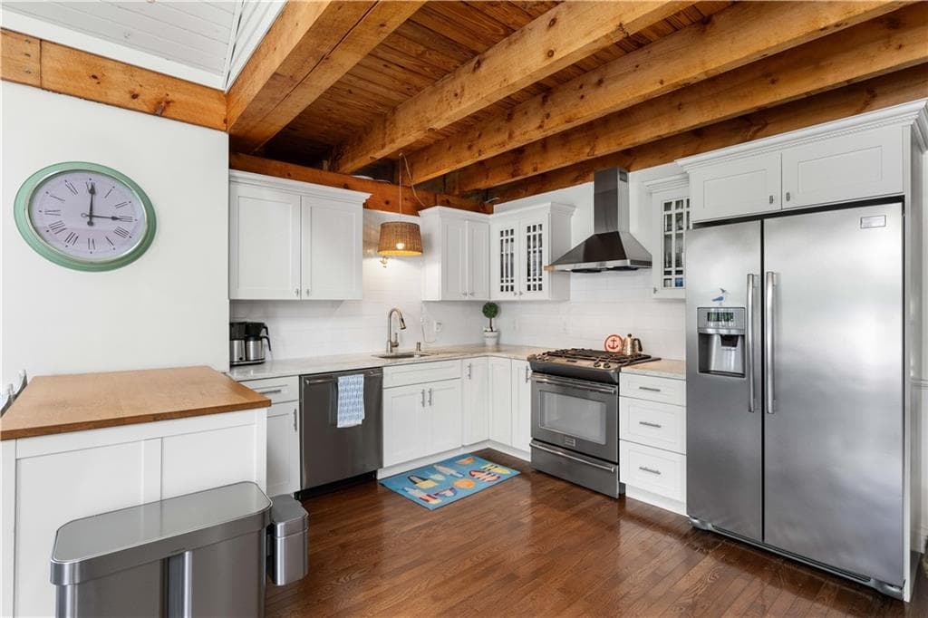 Single Family Residence at 072 PIER Road, Portsmouth, photo 6 of 31