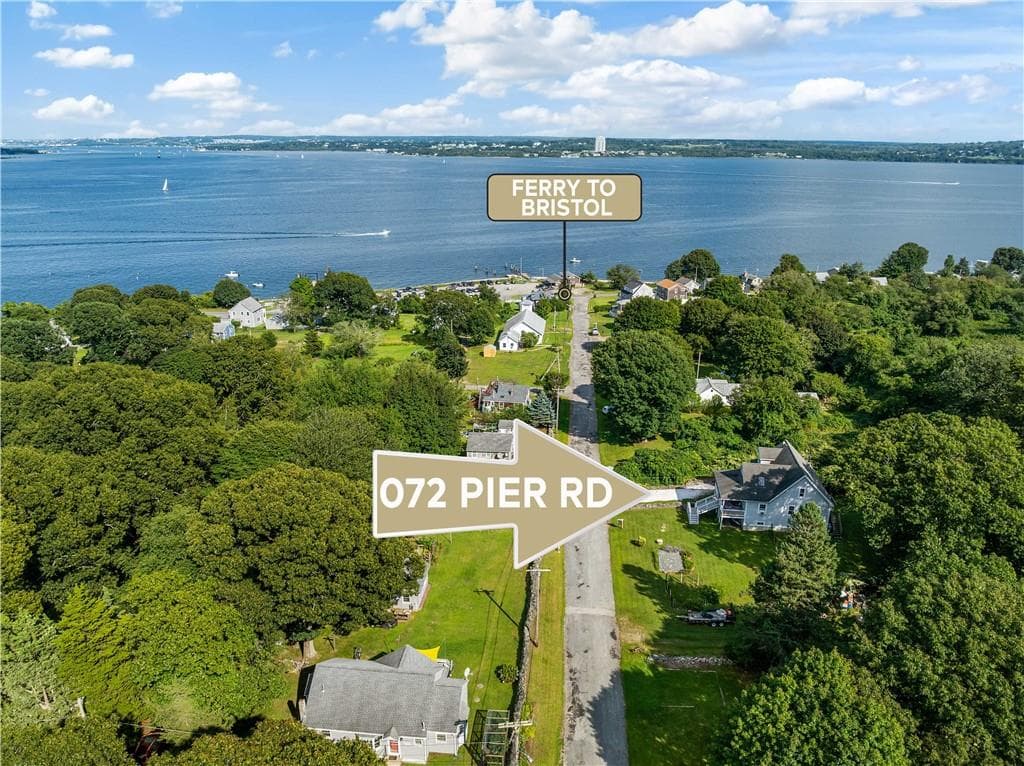 Single Family Residence at 072 PIER Road, Portsmouth, photo 13 of 31