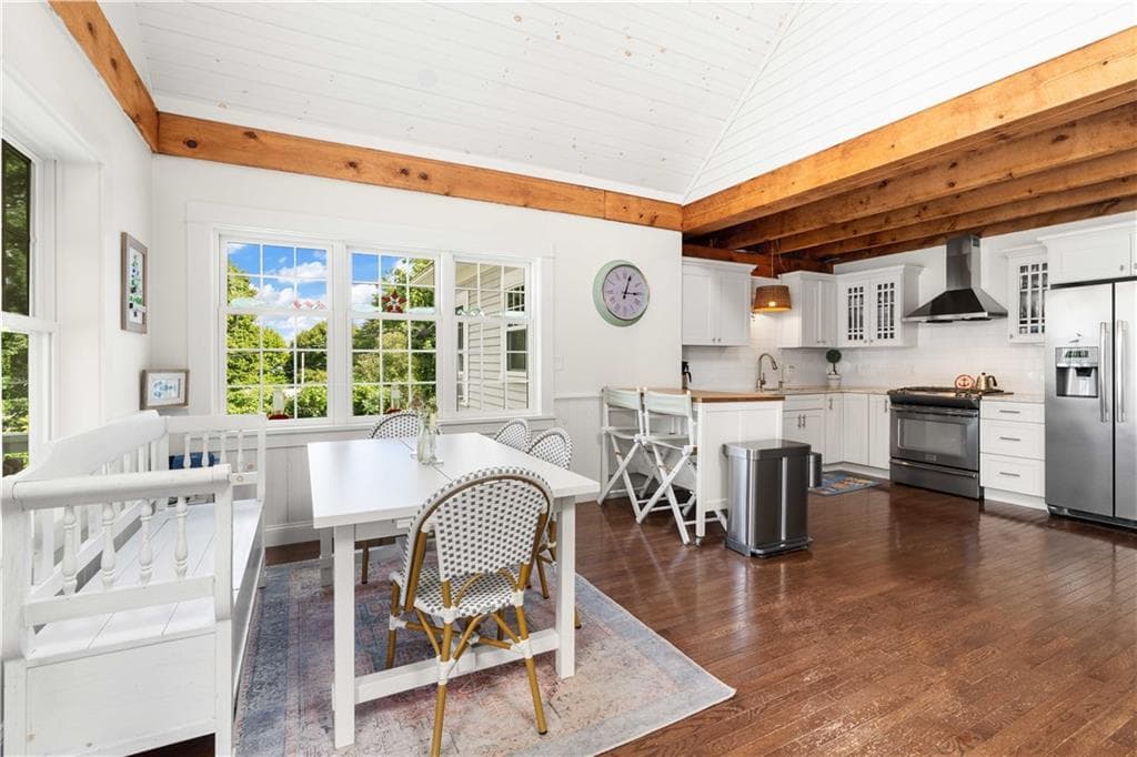 Single Family Residence at 072 PIER Road, Portsmouth, photo 5 of 31