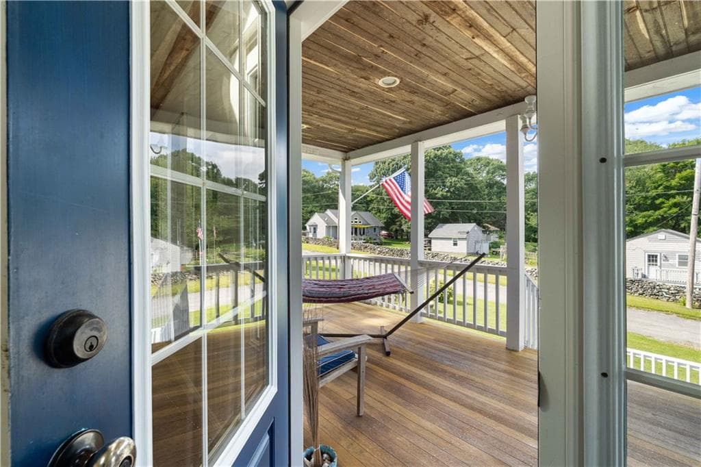 Single Family Residence at 072 PIER Road, Portsmouth, photo 9 of 31