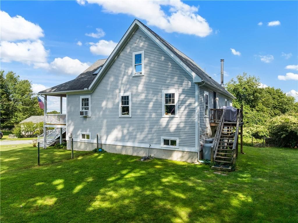 Single Family Residence at 072 PIER Road, Portsmouth, photo 30 of 31