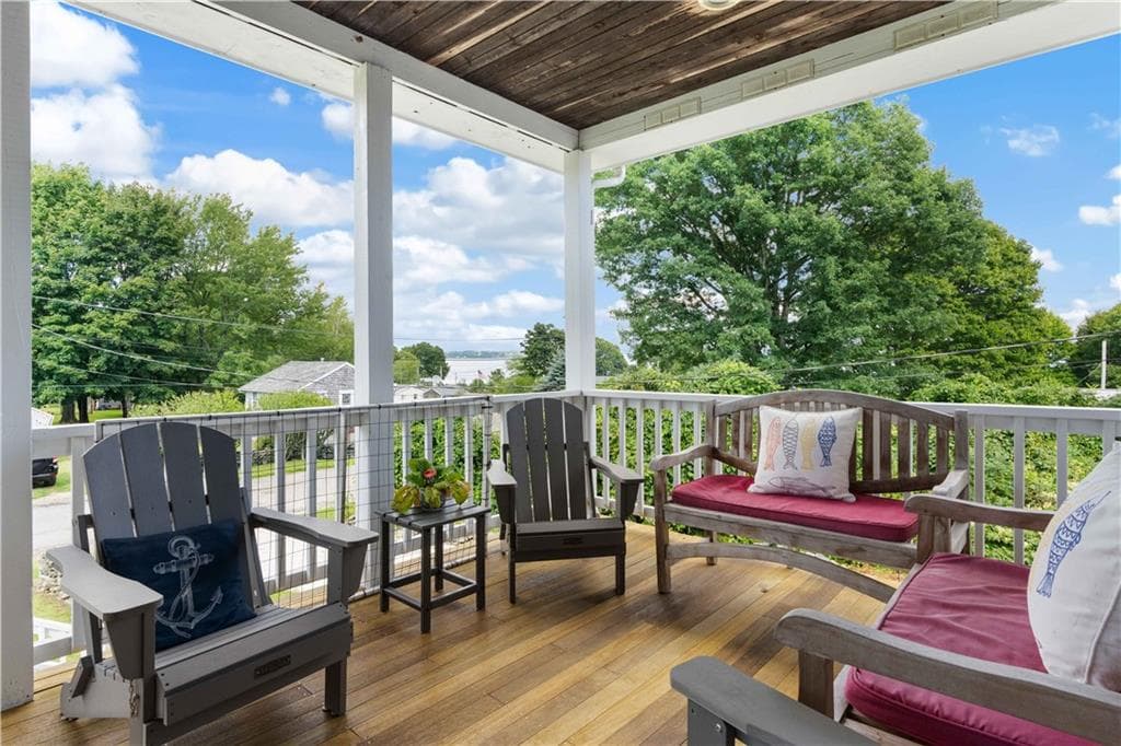 Single Family Residence at 072 PIER Road, Portsmouth, photo 10 of 31