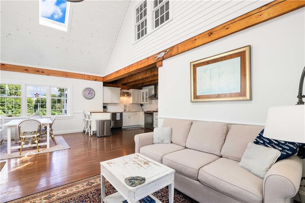 Single Family Residence at 072 PIER Road, Portsmouth, photo 8 of 31