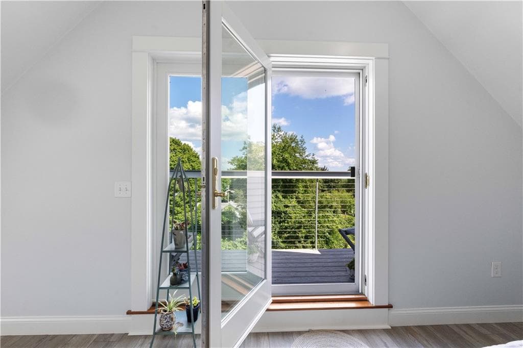 Single Family Residence at 072 PIER Road, Portsmouth, photo 25 of 31