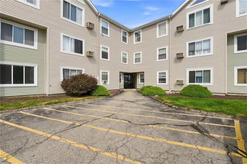 Condominium at 200 Woodlawn Avenue UNIT 111, North Providence, photo 2 of 30