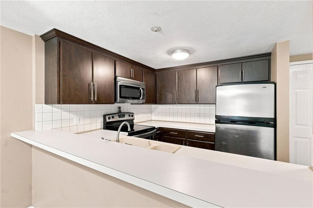 Condominium at 200 Woodlawn Avenue UNIT 111, North Providence, photo 7 of 30