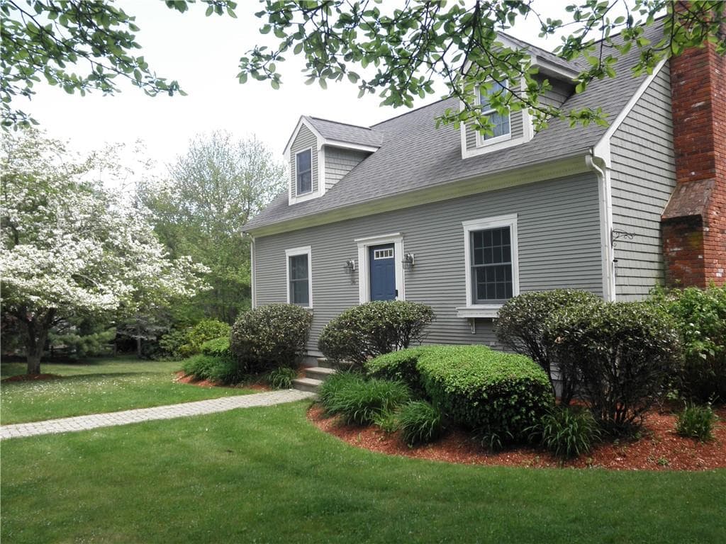 Single Family Residence at 36 Wildflower Drive, Seekonk, photo 3 of 21