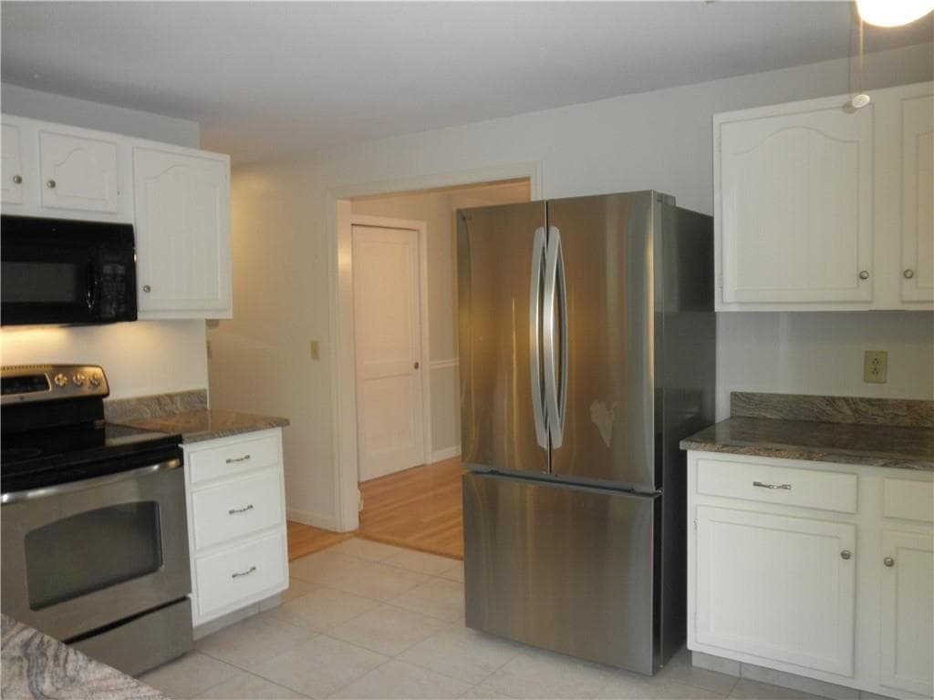 Single Family Residence at 36 Wildflower Drive, Seekonk, photo 9 of 21