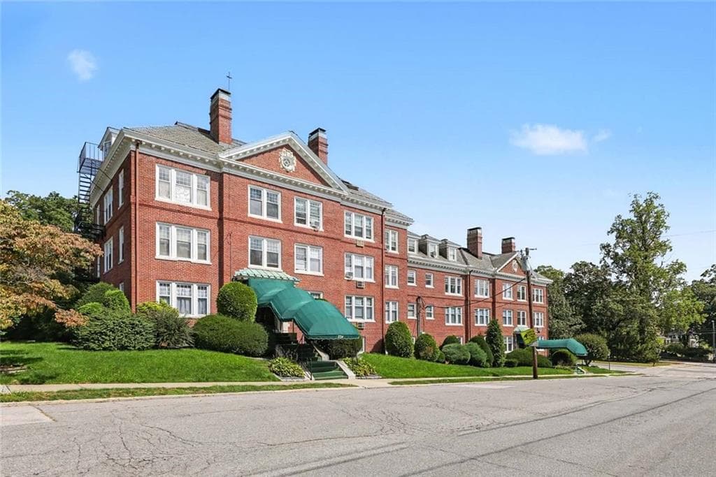 Condominium at 242 President Avenue UNIT 7, Providence, photo 42 of 42