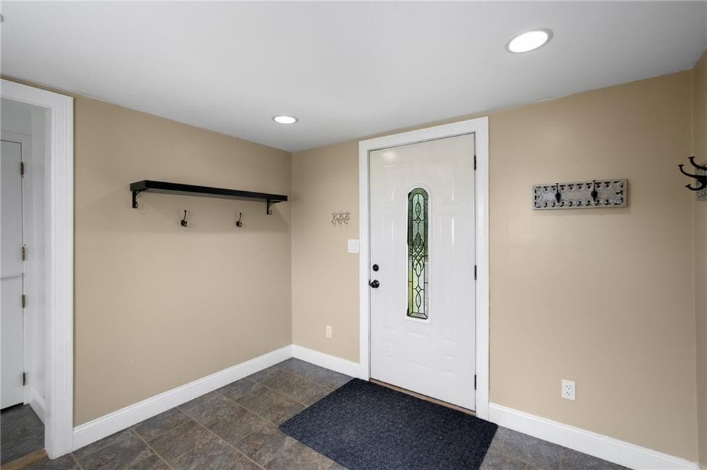 Single Family Residence at 21 Massachusetts Boulevard, Portsmouth, photo 6 of 31