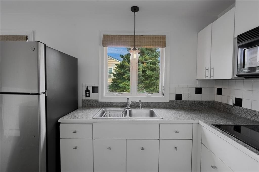 Single Family Residence at 21 Massachusetts Boulevard, Portsmouth, photo 9 of 31