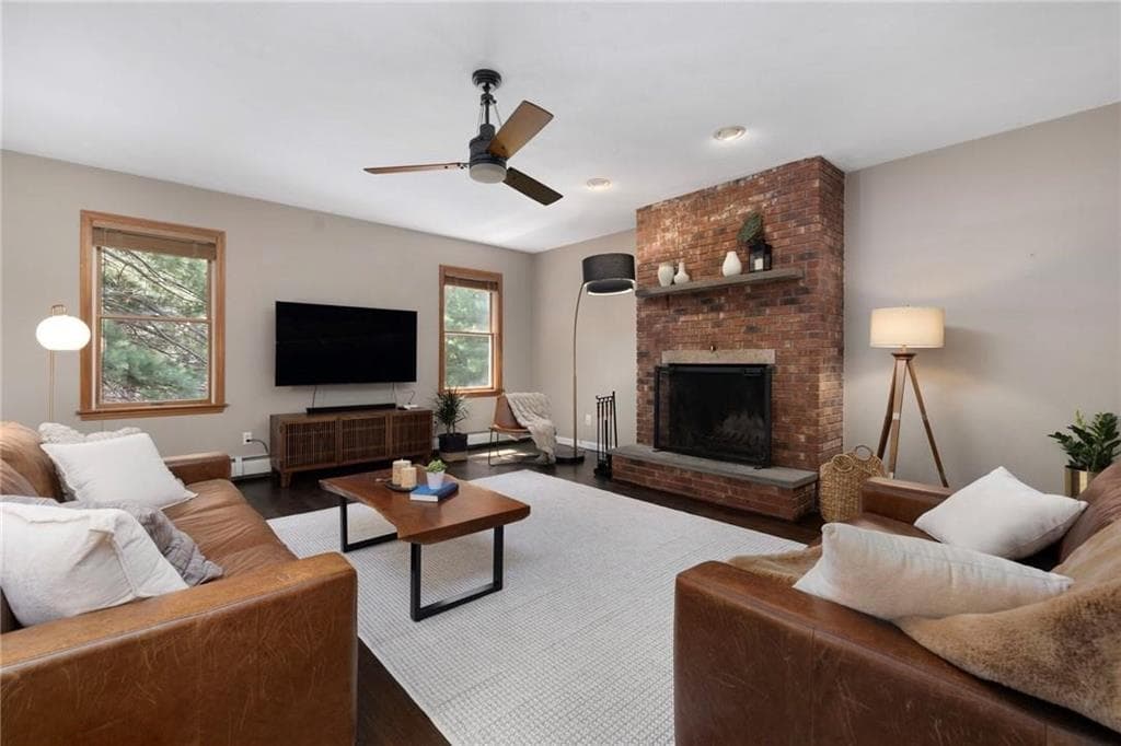 Single Family Residence at 4 Stonecarry Way, East Greenwich, photo 13 of 49