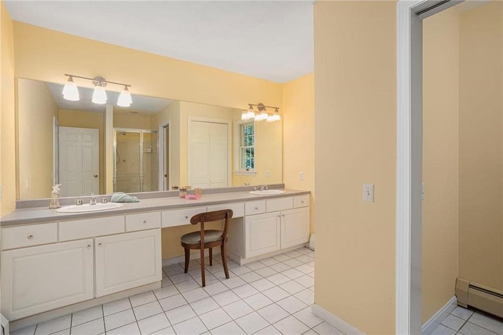 Single Family Residence at 4 Stonecarry Way, East Greenwich, photo 29 of 49