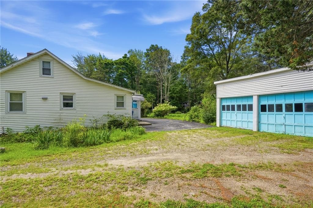 Single Family Residence at 1639 South County Trail, East Greenwich, photo 6 of 47