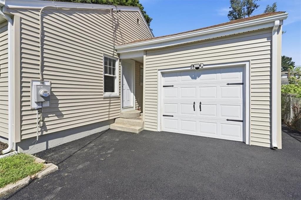 Single Family Residence at 59 Newbury Avenue, Woonsocket, photo 6 of 49
