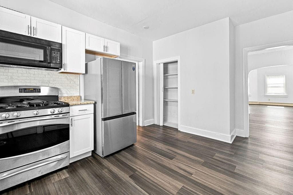 Multi Family at 61 Glenham Street, Providence, photo 10 of 50