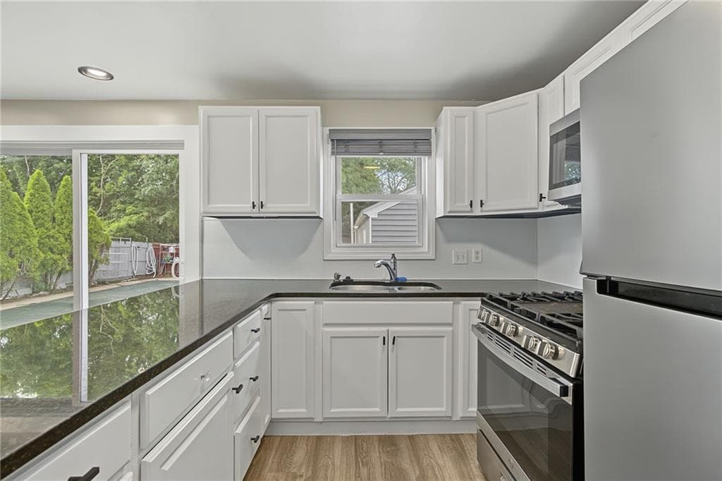 Single Family Residence at 15 Don Court, Pawtucket, photo 3 of 37
