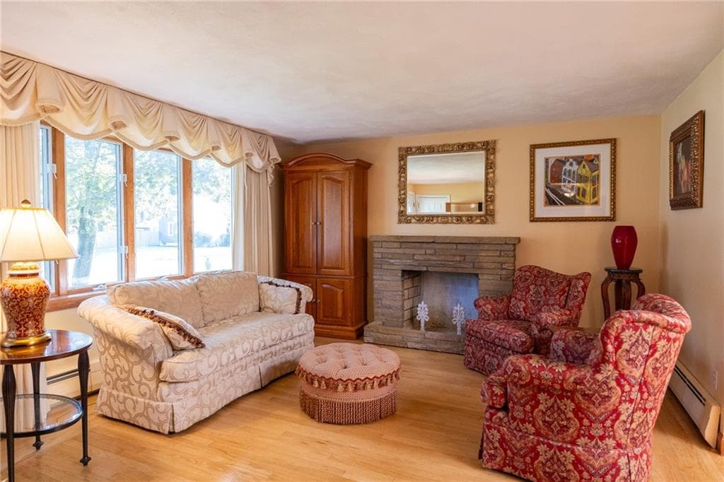 Single Family Residence at 8 CONTINENTAL Road, Smithfield, photo 16 of 29