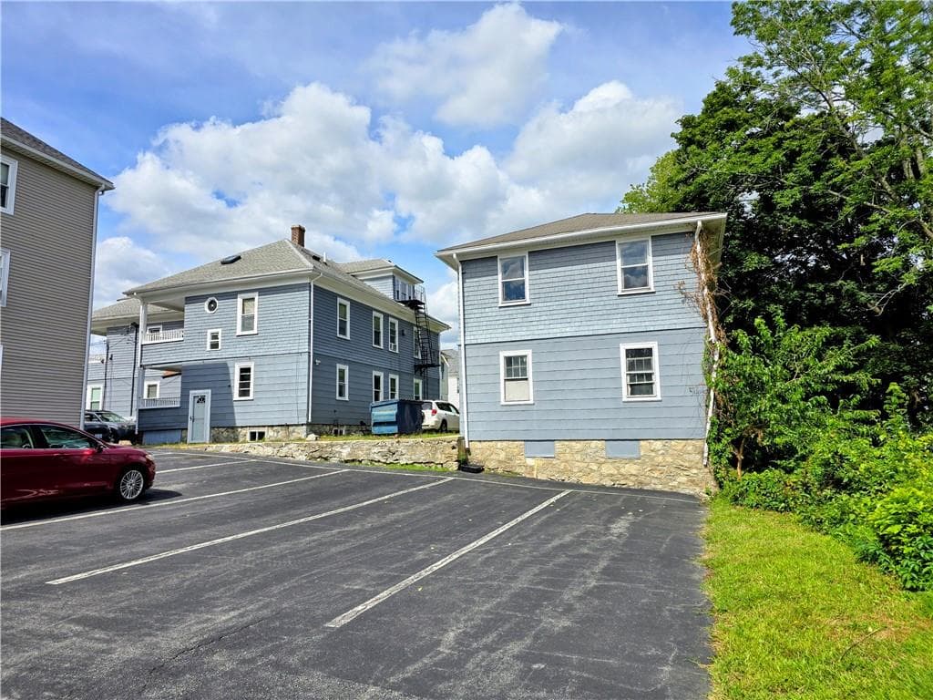 Multi Family at 668 Grove Street, Woonsocket, photo 6 of 13