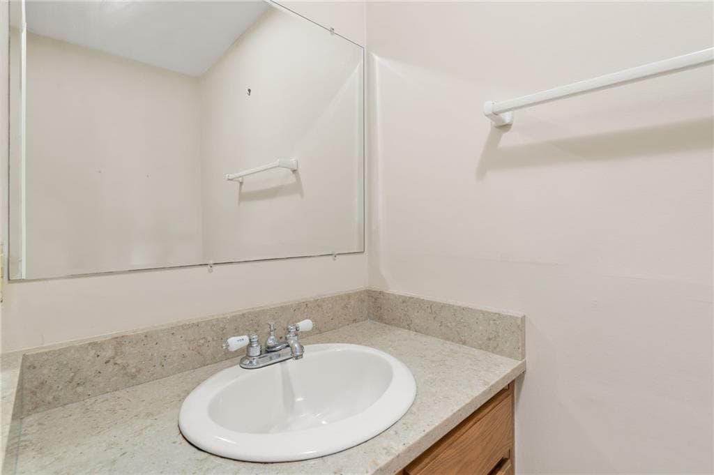 Condominium at 180 Beechwood Avenue UNIT 3, Pawtucket, photo 8 of 18