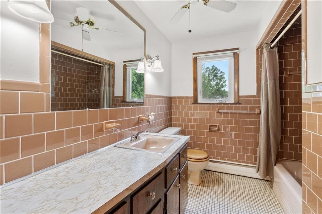 Single Family Residence at 8 Benelli Street, Woonsocket, photo 15 of 36