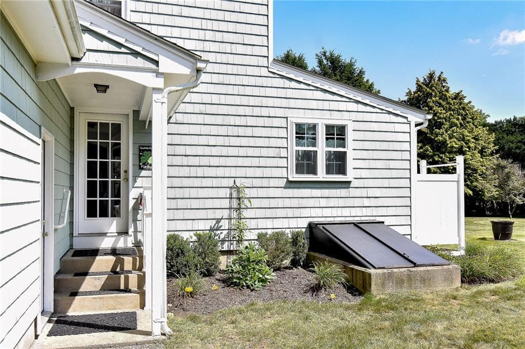 Single Family Residence at 47 Shady Cove Road, North Kingstown, photo 13 of 50