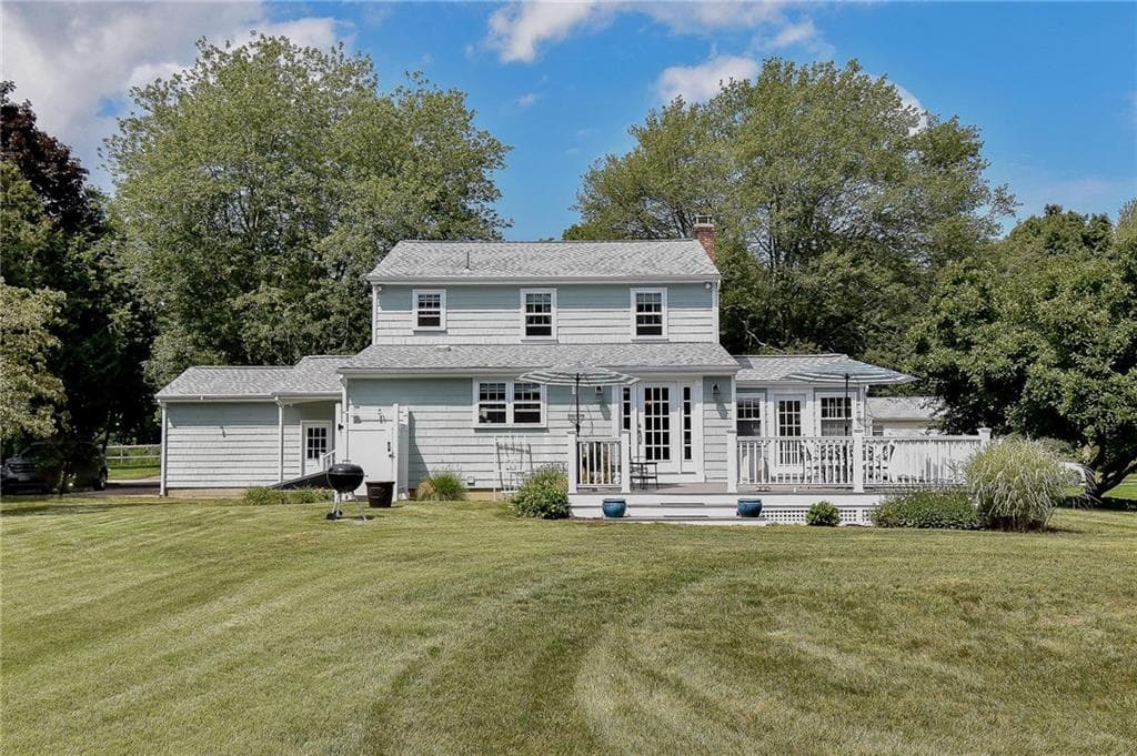 Single Family Residence at 47 Shady Cove Road, North Kingstown, photo 4 of 50