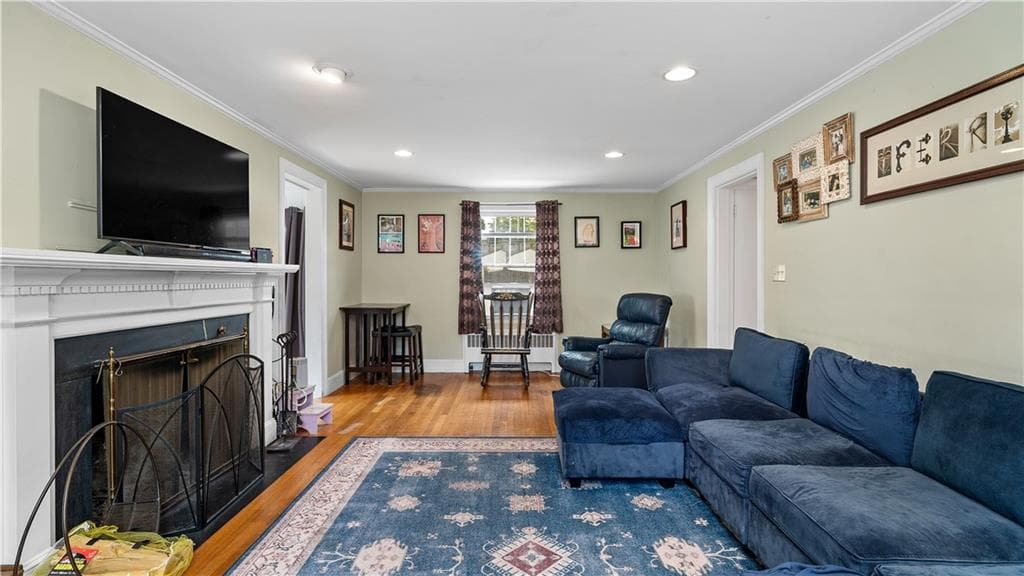 Single Family Residence at 27 Merry Mount Drive, Warwick, photo 14 of 31