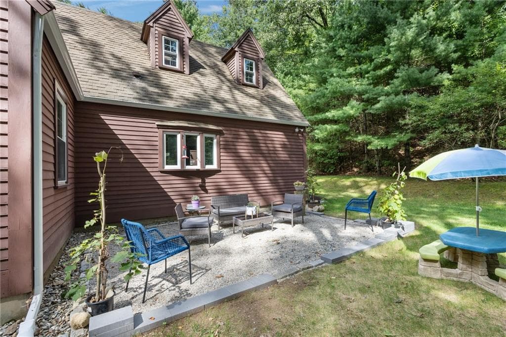 Single Family Residence at 15 Paine District Road, Woodstock, photo 5 of 29