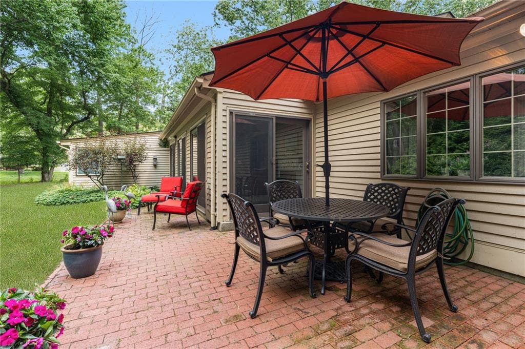 Condominium at 118 Pine Glen Drive Drive, East Greenwich, photo 21 of 22