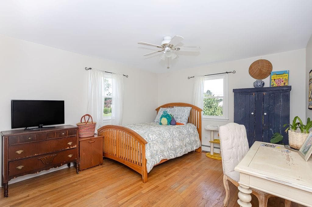 Single Family Residence at 49 Evergreen Drive, Portsmouth, photo 17 of 40