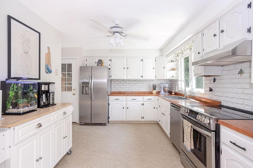 Single Family Residence at 49 Evergreen Drive, Portsmouth, photo 12 of 40