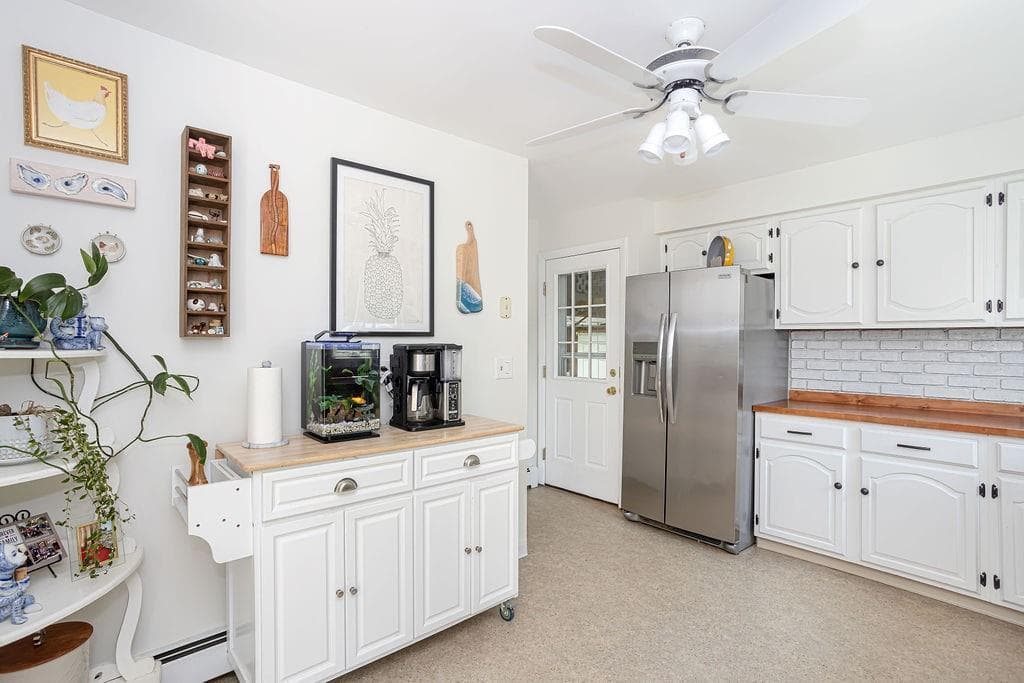Single Family Residence at 49 Evergreen Drive, Portsmouth, photo 15 of 40